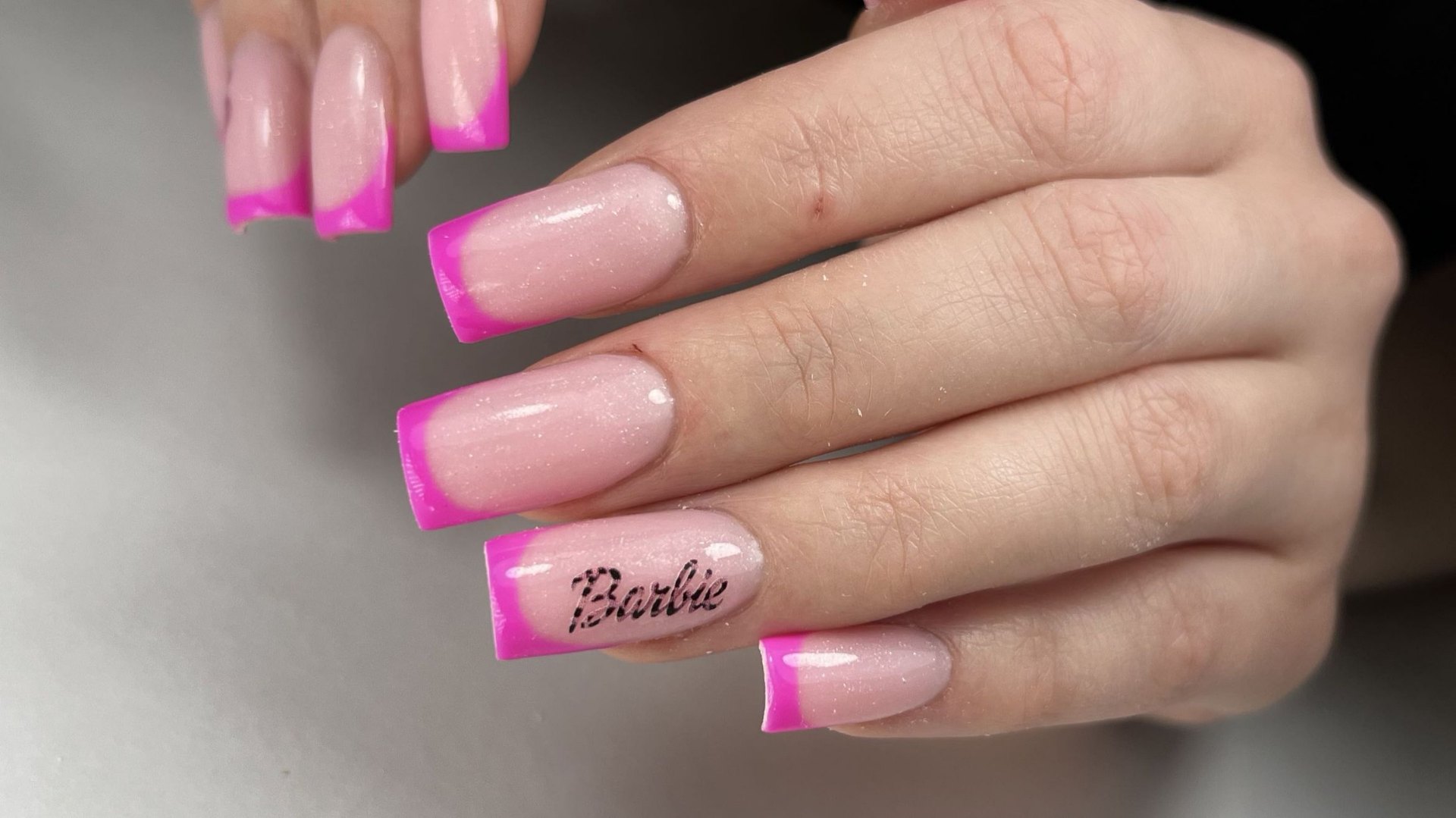 Różowy french Barbie - modne paznokcie hybrydowe Szczecin
